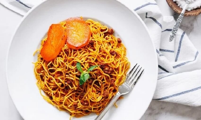 How to prepare pasta with meat and soy along with the bottom of the potato pot