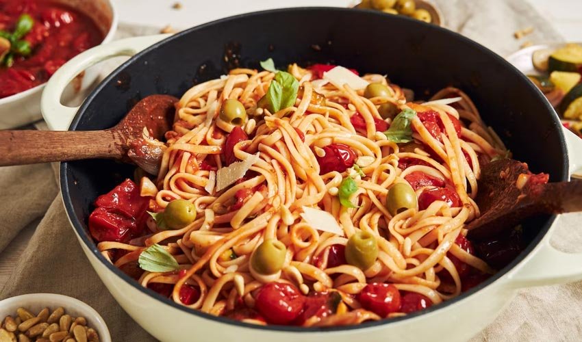 How to prepare pasta with meat and soy along with the bottom of the potato pot