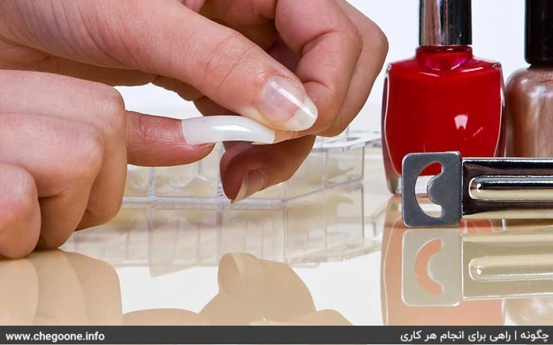 How to apply artificial nails